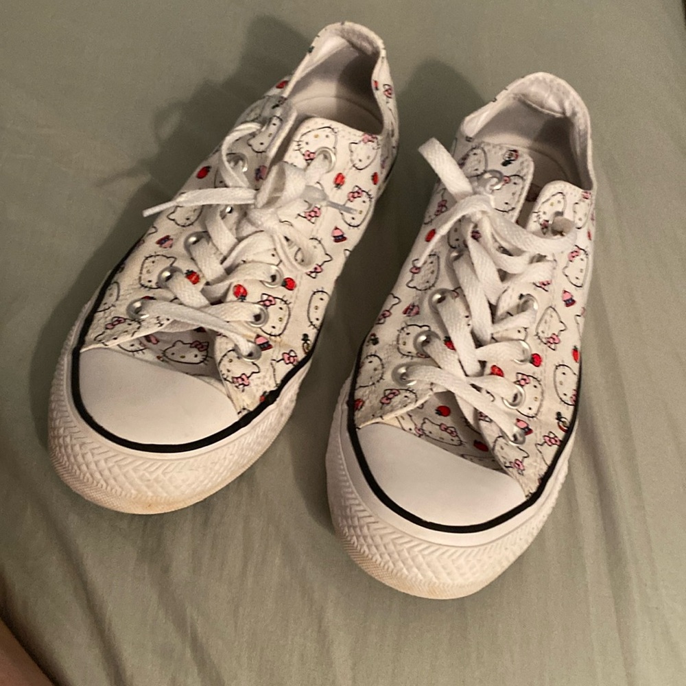 Converse x Hello Kitty sneakers size 9 like new condition